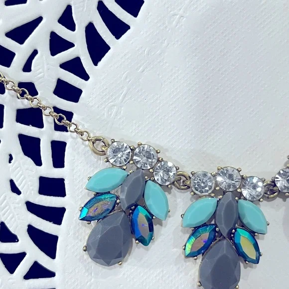 J. Crew AURORA BOREALIS RHEINSTONES  Flowers Gold Tone Statement Necklace - Picture 5 of 6